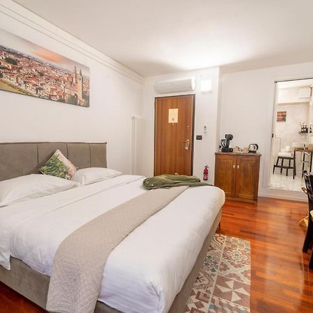 Hotel Aurelia Luxury - Piazza Delle Erbe Verona Exterior foto