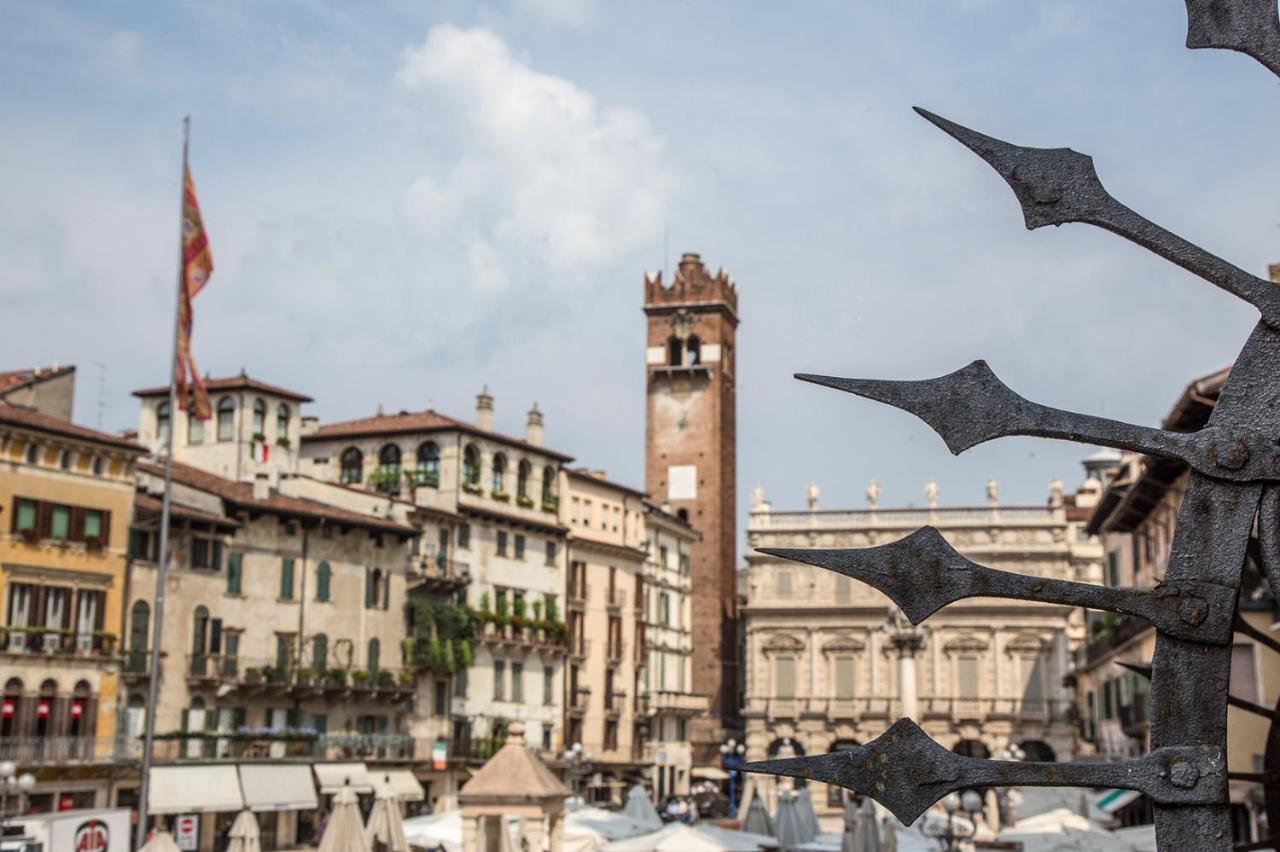 Hotel Aurelia Luxury - Piazza Delle Erbe Verona Exterior foto