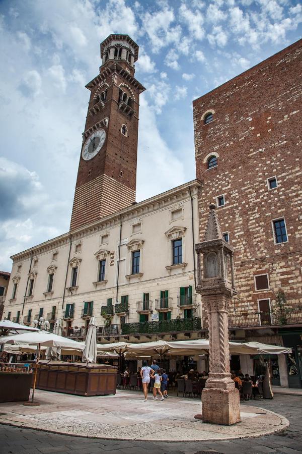 Hotel Aurelia Luxury - Piazza Delle Erbe Verona Exterior foto