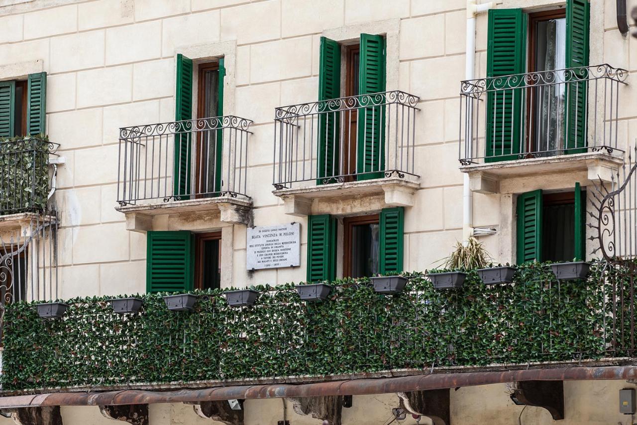 Hotel Aurelia Luxury - Piazza Delle Erbe Verona Exterior foto