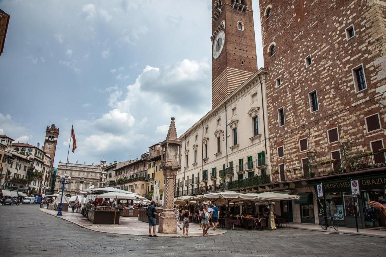 Hotel Aurelia Luxury - Piazza Delle Erbe Verona Exterior foto