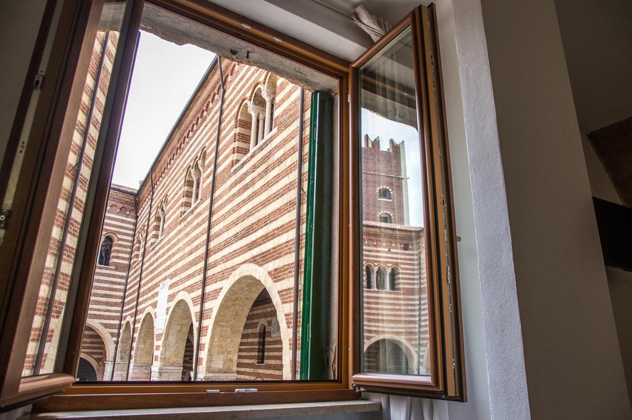 Hotel Aurelia Luxury - Piazza Delle Erbe Verona Exterior foto