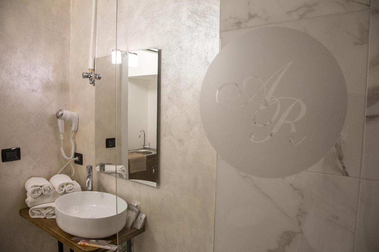 Hotel Aurelia Luxury - Piazza Delle Erbe Verona Exterior foto