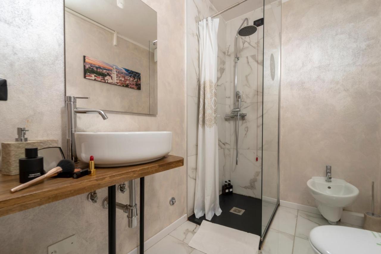 Hotel Aurelia Luxury - Piazza Delle Erbe Verona Exterior foto