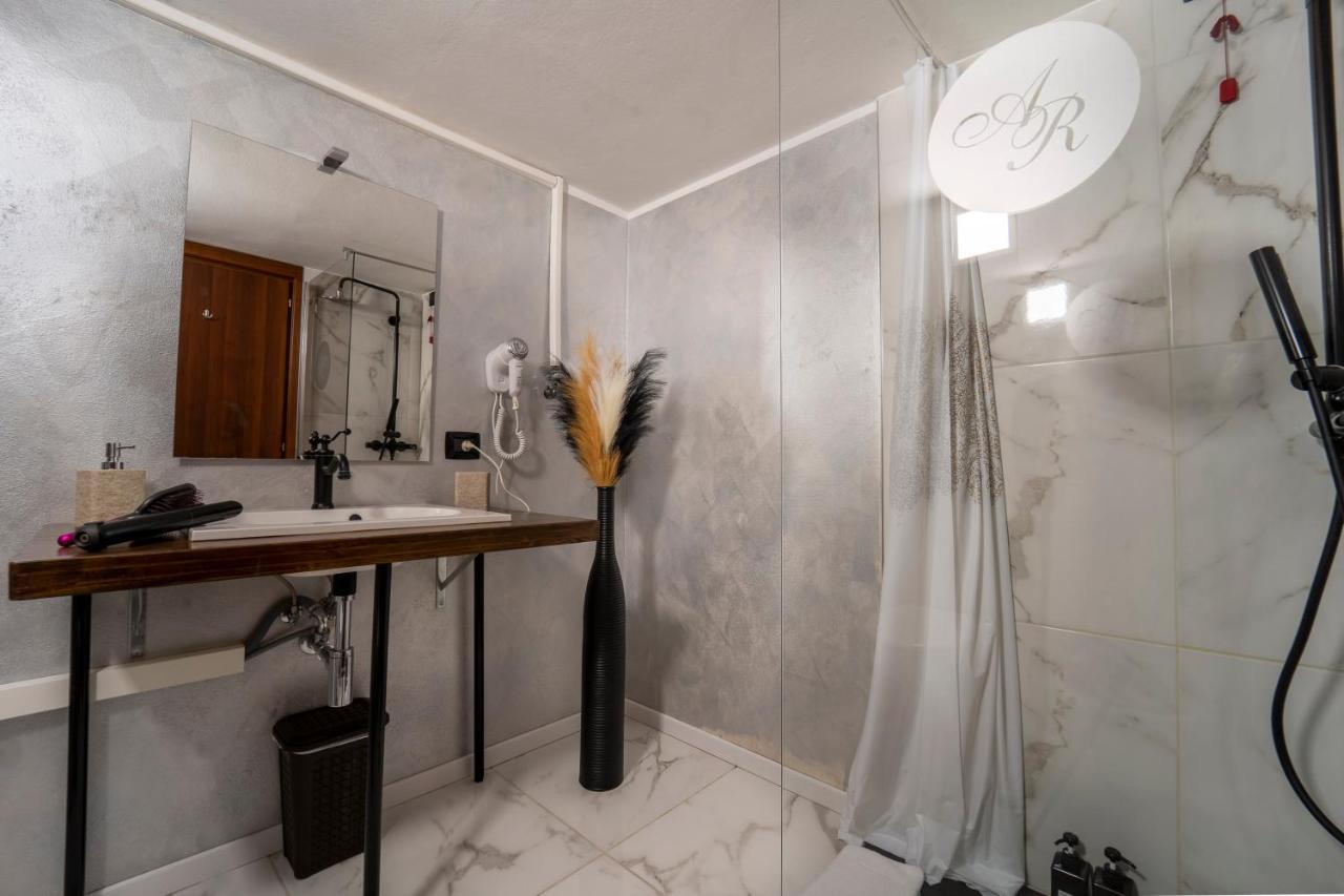 Hotel Aurelia Luxury - Piazza Delle Erbe Verona Exterior foto